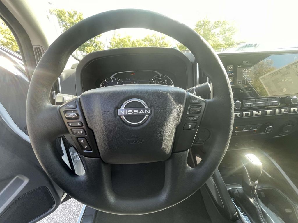2026 Nissan Frontier Crew Cab SV photo 16