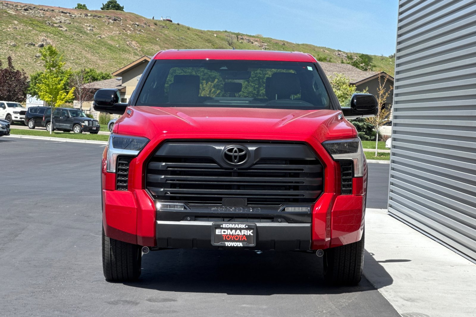トラック TUNDRA FIRE Toyota recalls 168,000 Tundra trucks over fire risk - YouTube