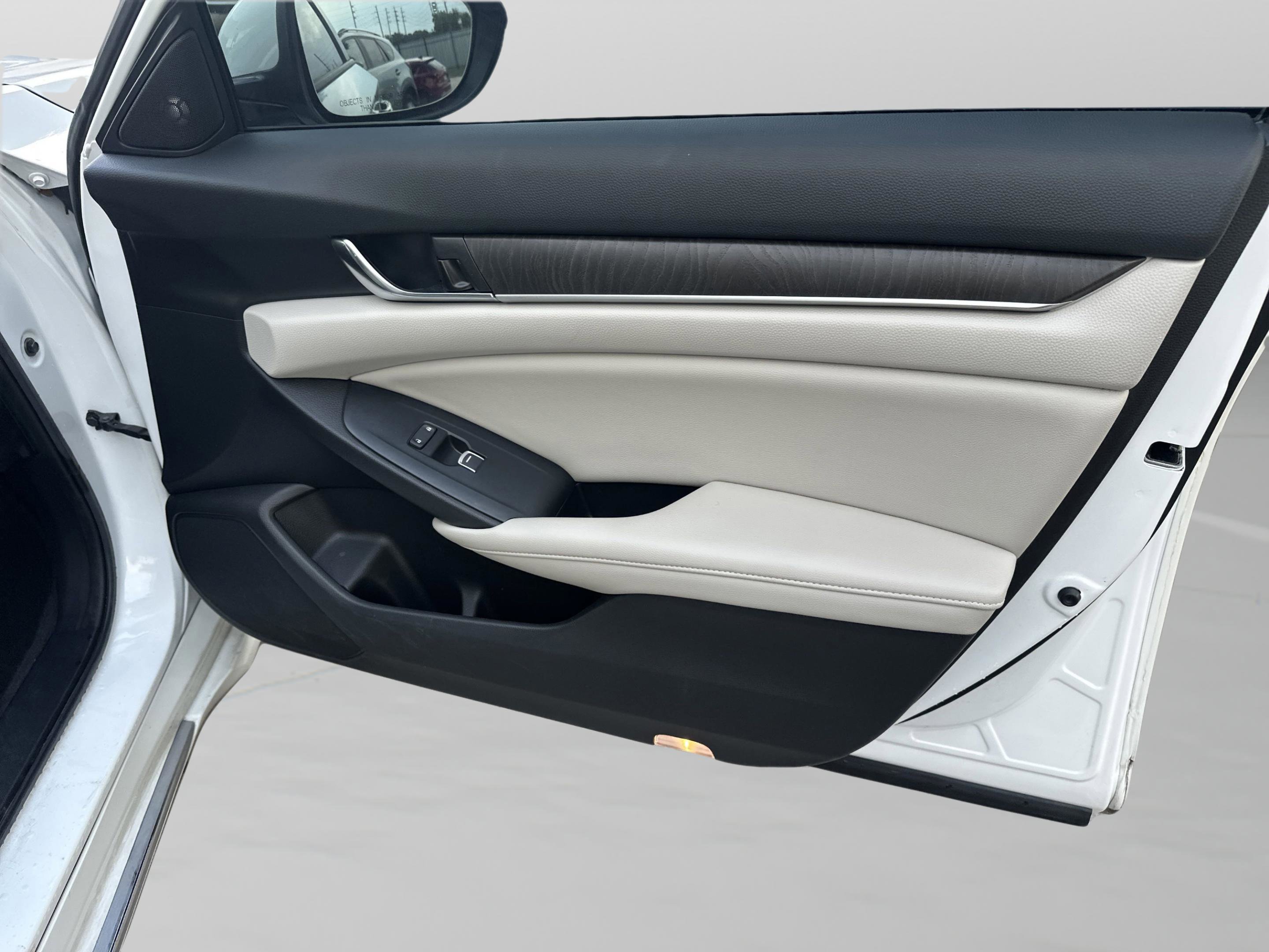 2021 Honda Accord Hybrid Touring photo 12
