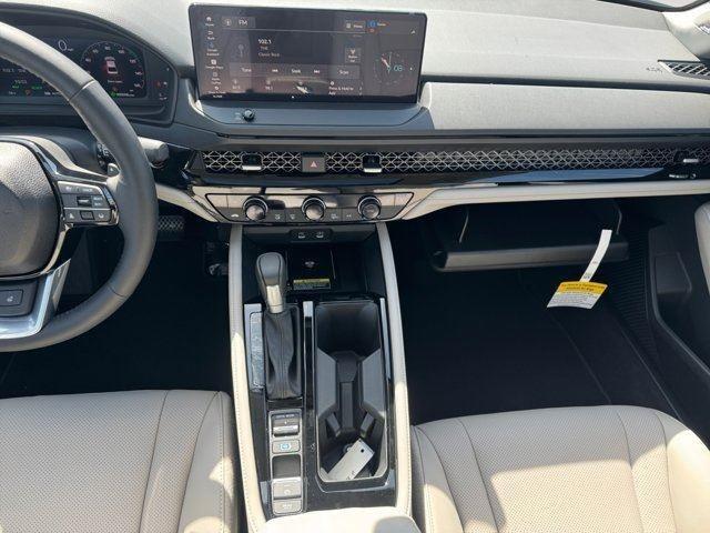 2025 Honda Accord Hybrid Touring photo 9