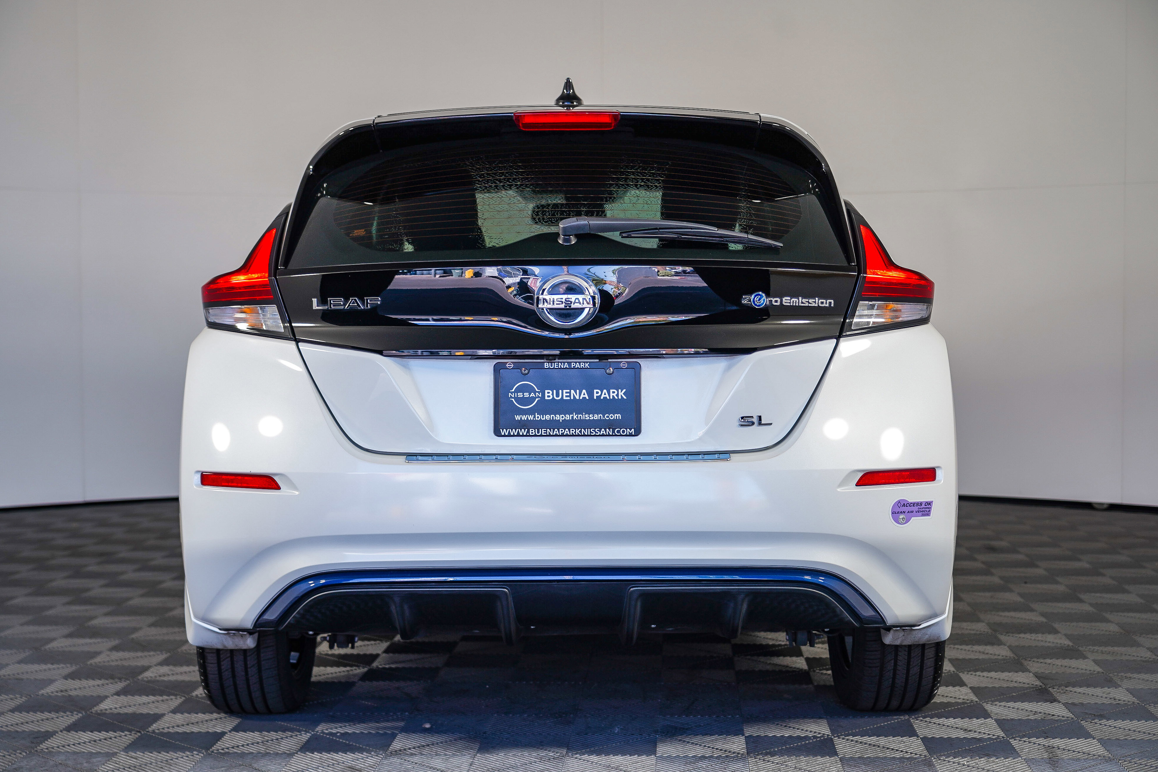 Used 2018 Nissan LEAF SL with VIN 1N4AZ1CP4JC317035 for sale in Buena Park, CA