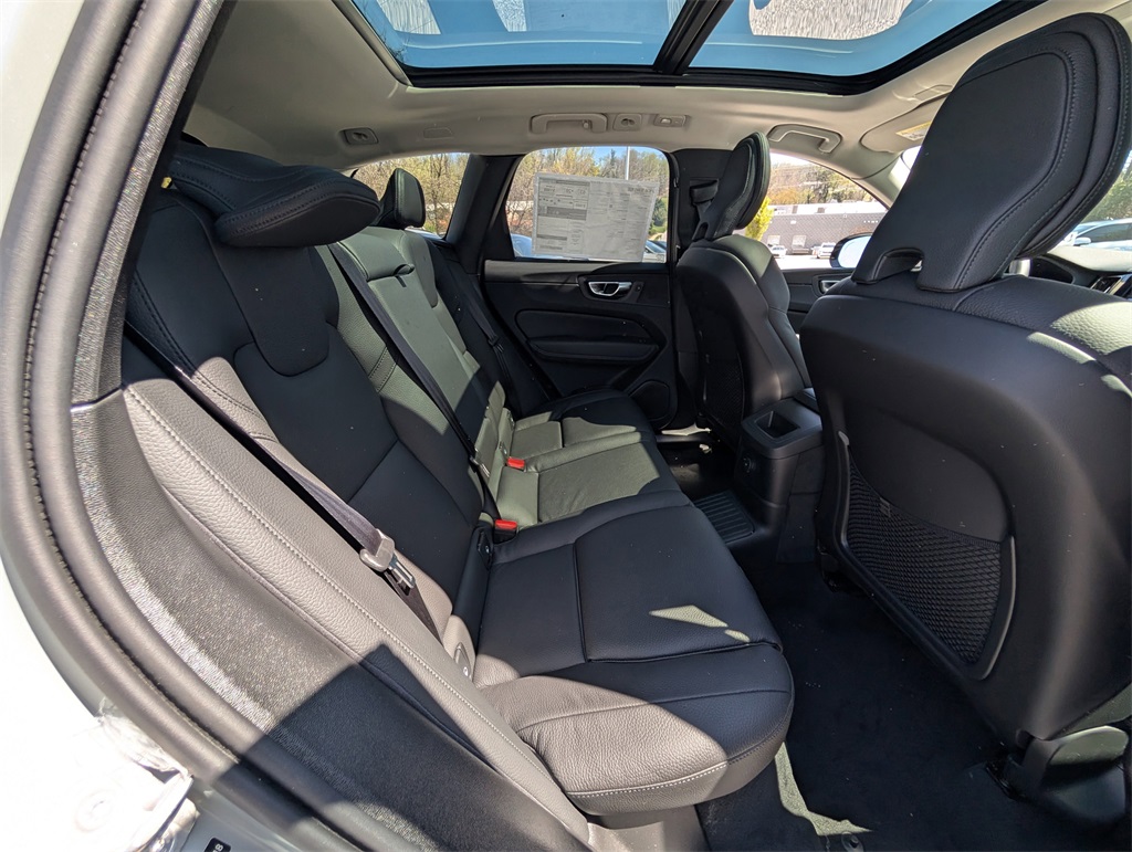 2025 Volvo XC60 Hybrid T8 Plus photo 3
