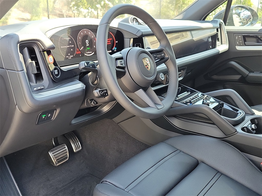 2025 Porsche Cayenne E-Hybrid S photo 4