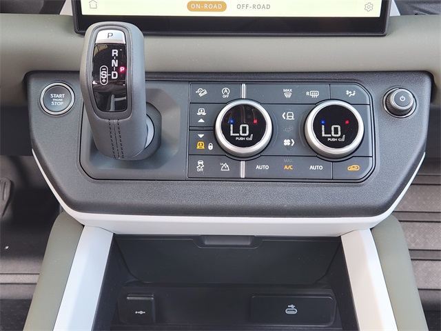 2025 Land Rover Defender 110 X-Dynamic SE photo 10