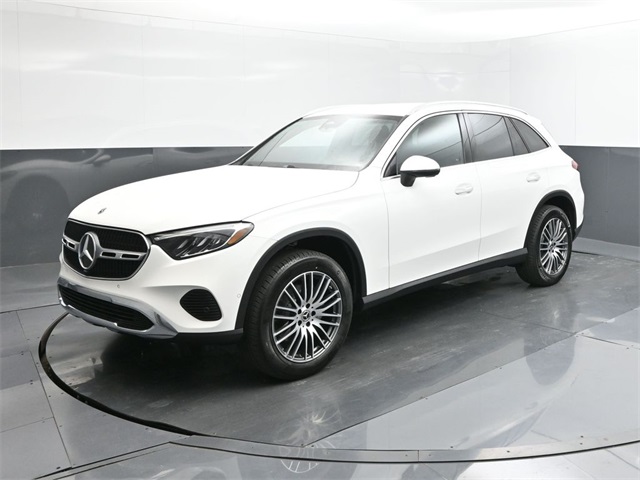2025 Mercedes-Benz GLC Base's photo