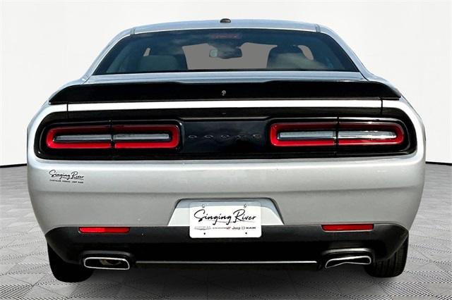 2022 Dodge Challenger SXT photo 4