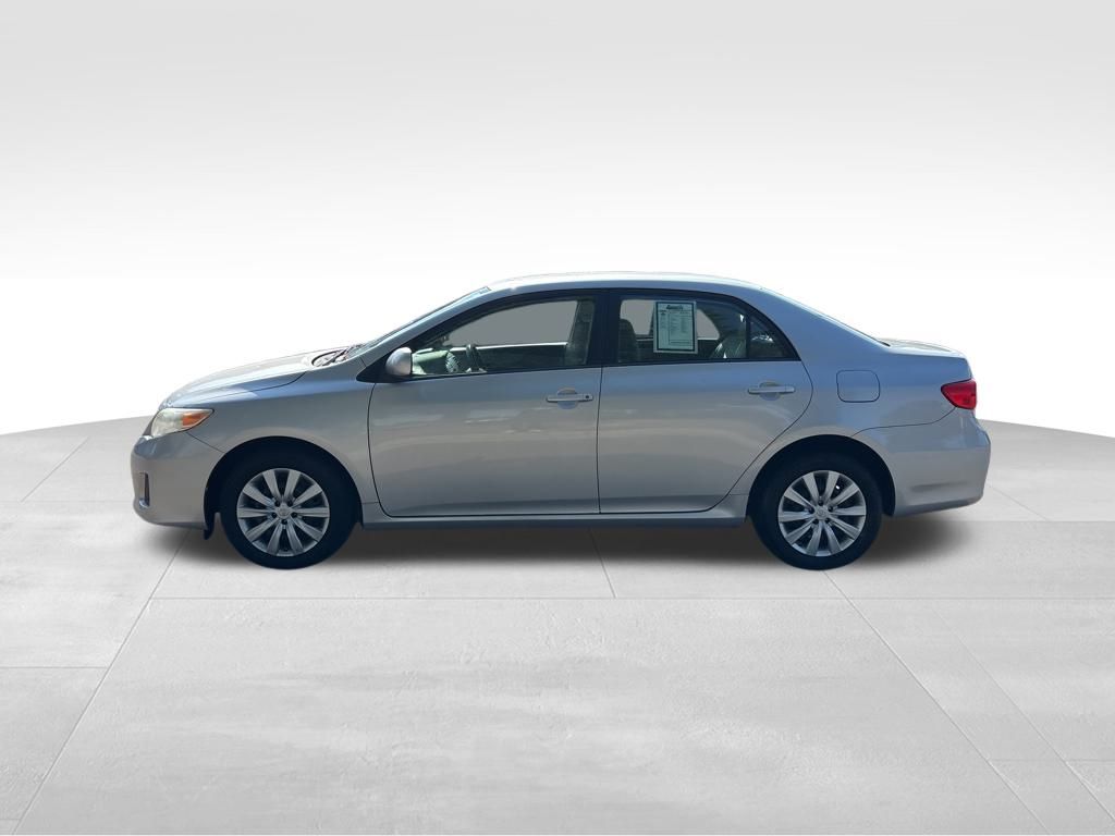 2012 Toyota Corolla LE photo 3