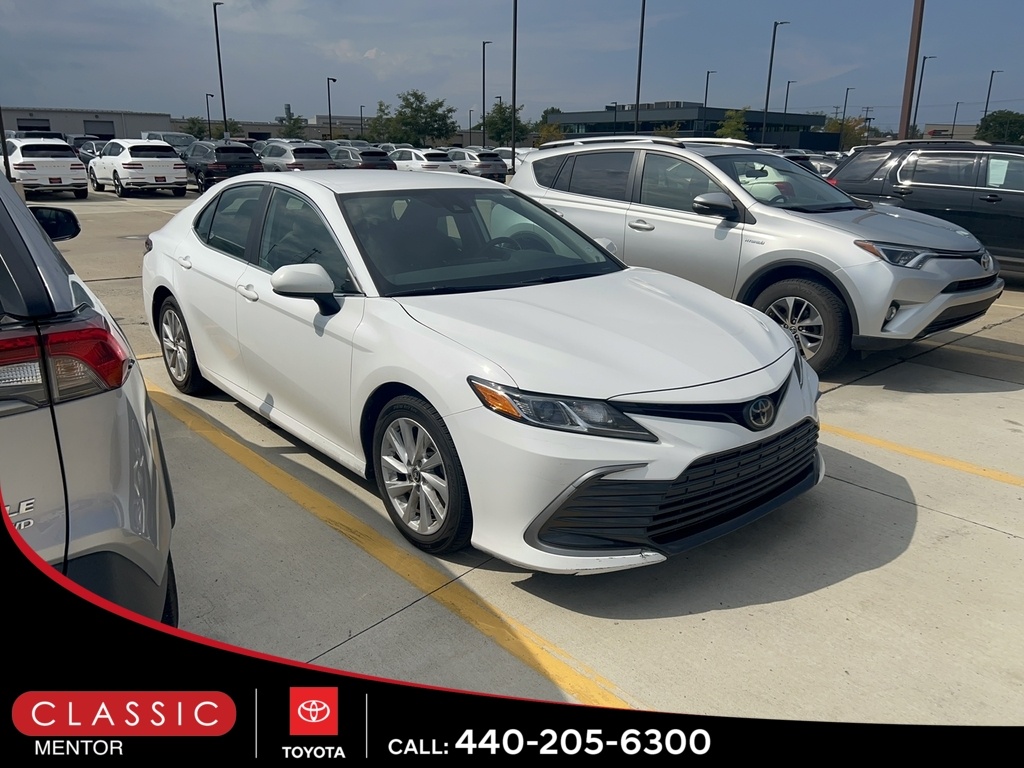 2022 Toyota Camry LE photo 4