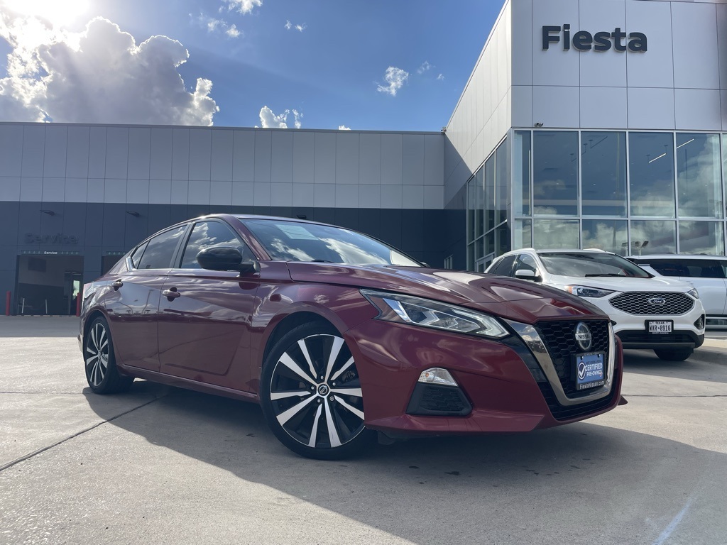2022 Nissan Altima SR's photo