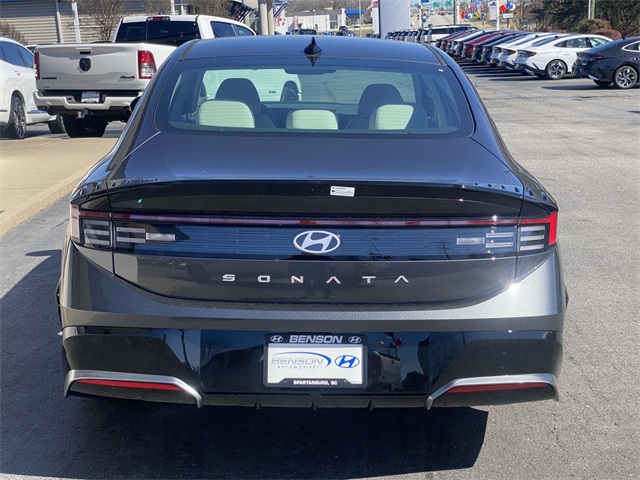 2024 Hyundai Sonata SEL photo 3