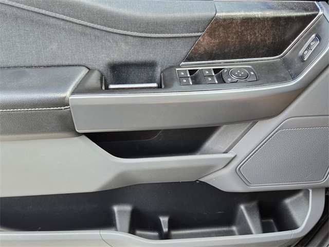 2022 Ford F-150 Lightning XLT photo 17