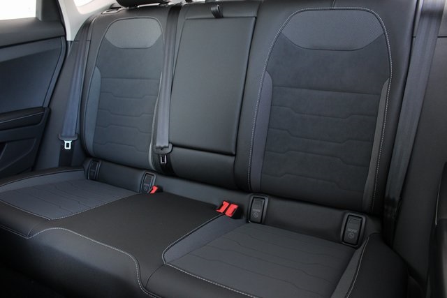 2025 Volkswagen Taos SE photo 3