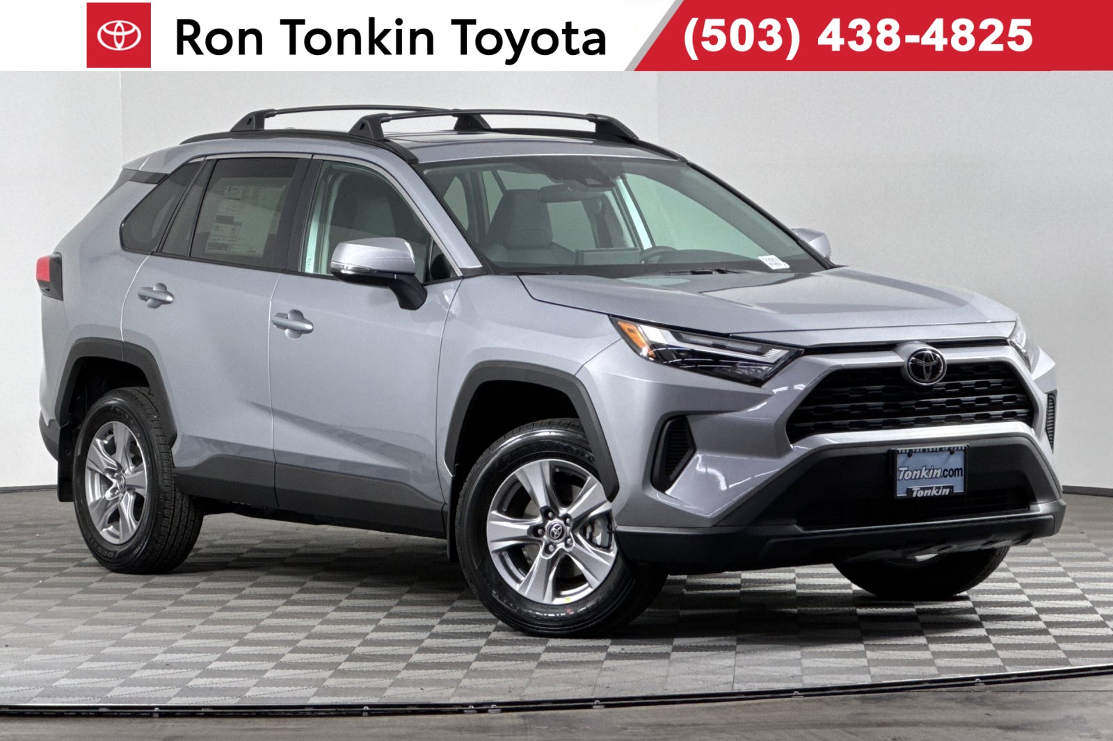2025 Toyota RAV4 XLE's photo