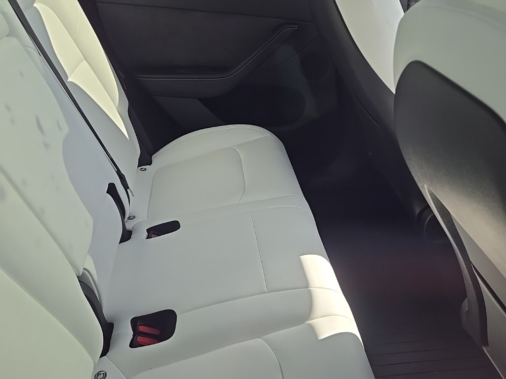 2023 Tesla Model Y Long Range photo 8