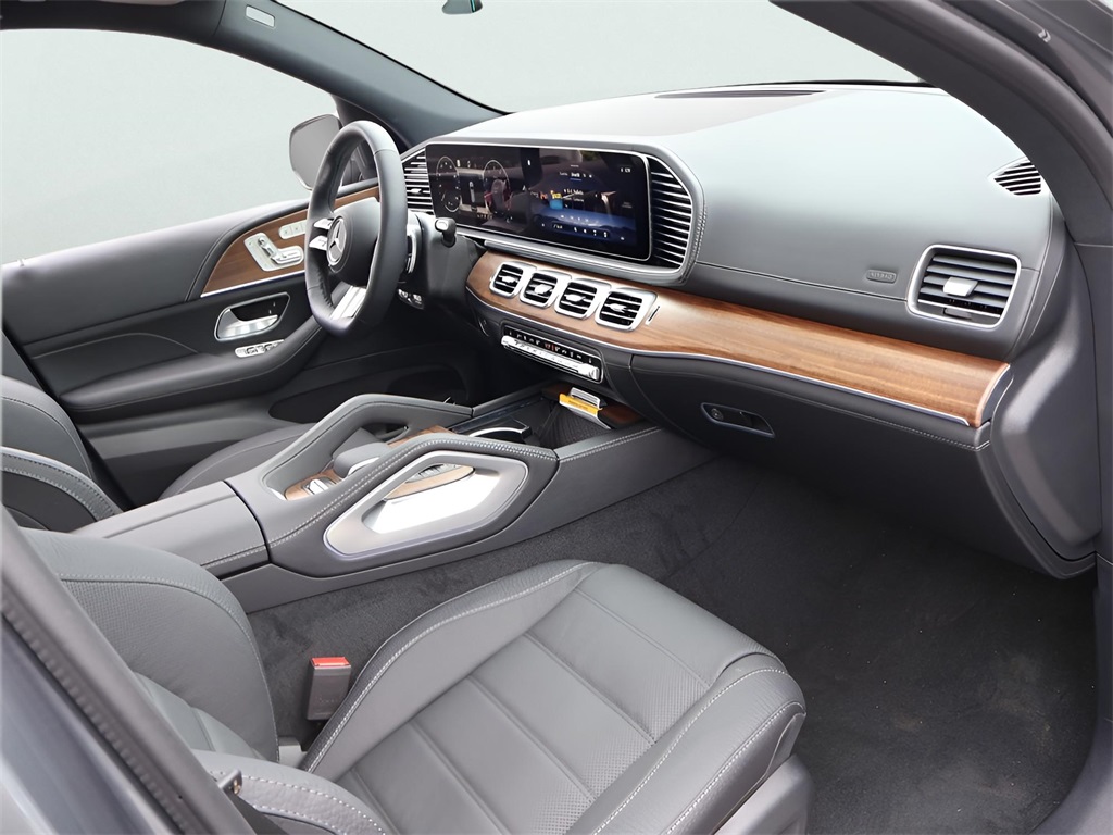 2025 Mercedes Benz GLS 580 4MATIC photo 10