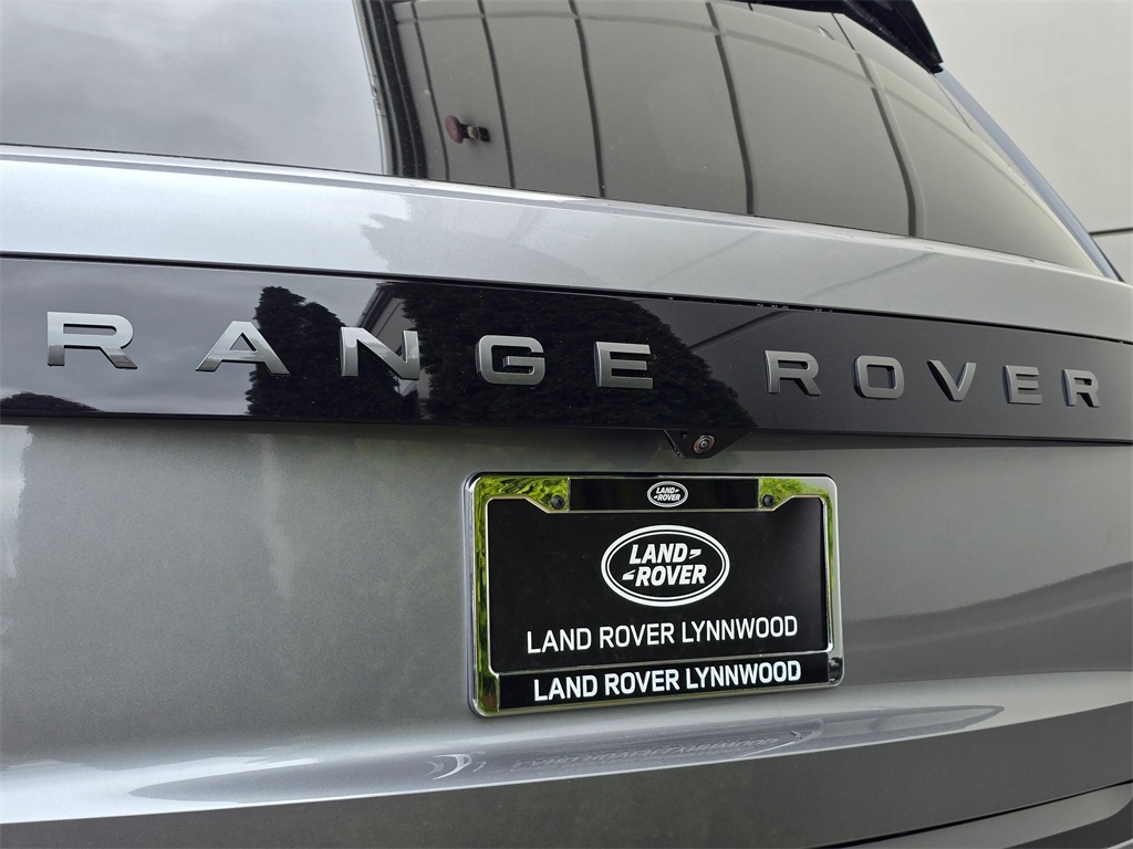 2025 Land Rover Range Rover SE photo 7