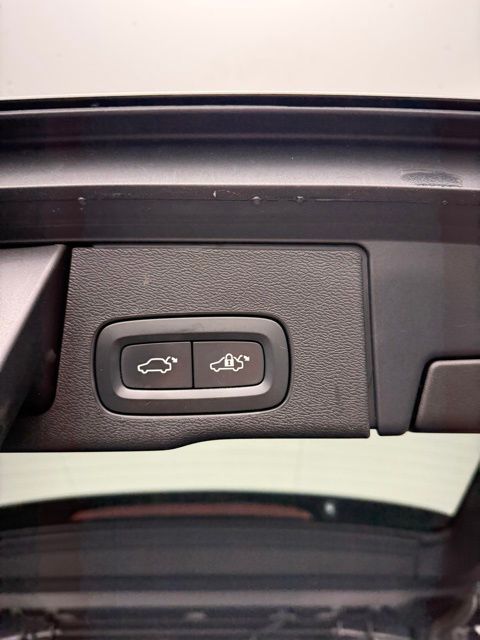 2021 Volvo XC60 T5 Momentum photo 53