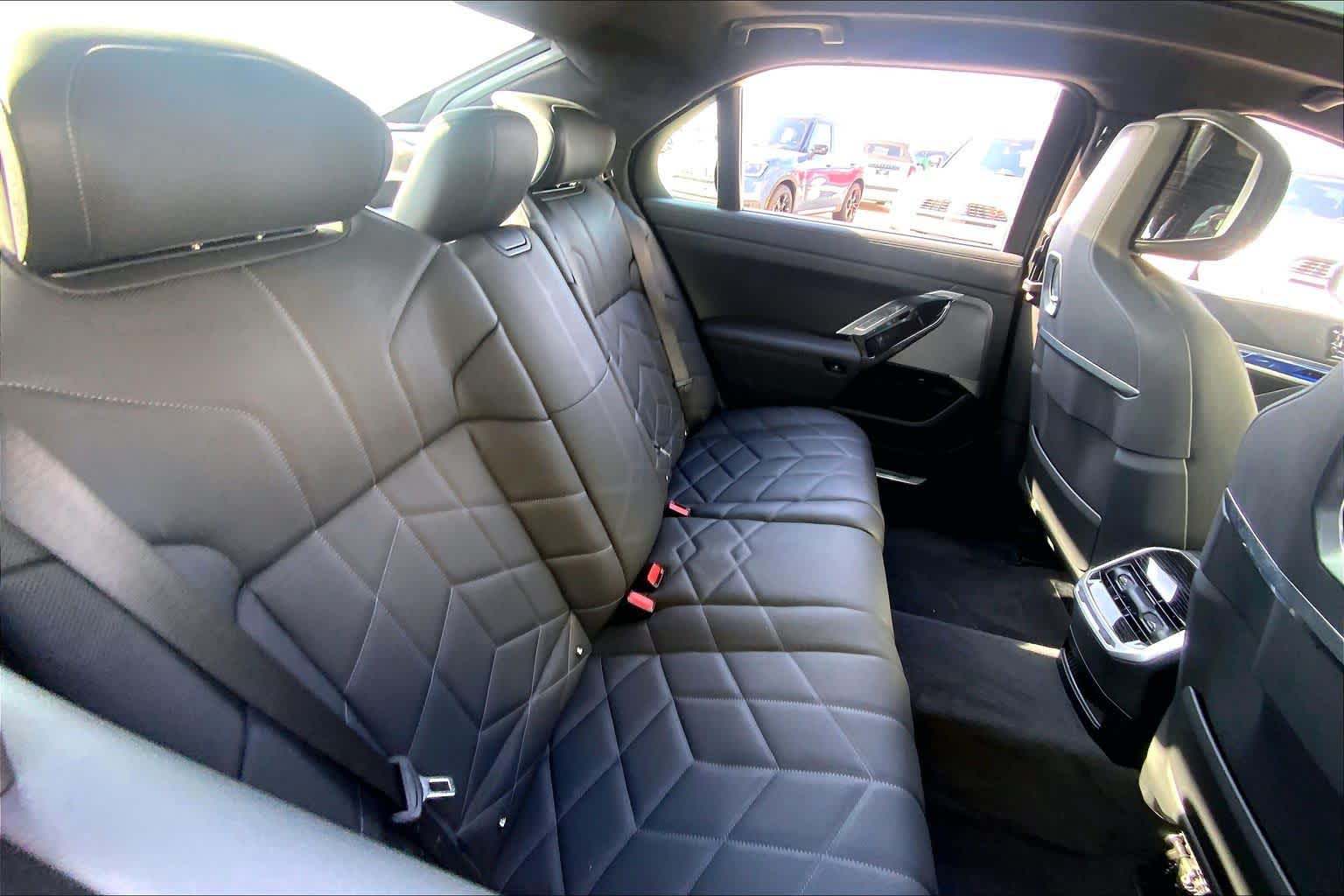 2025 BMW 7 Series 750e - Photo 19