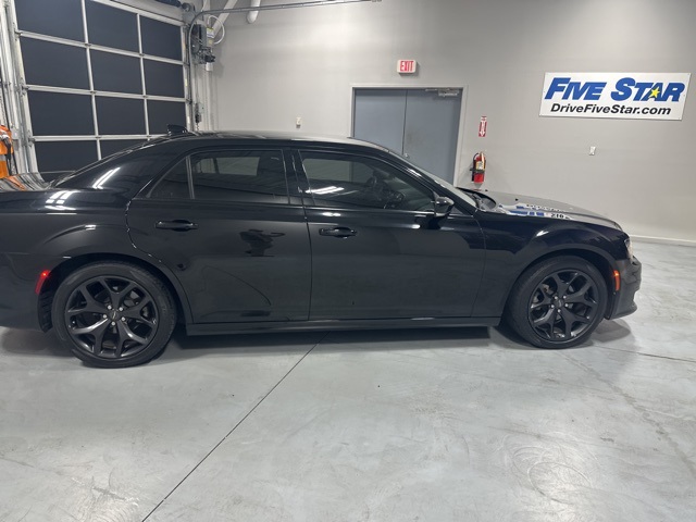 2022 Chrysler 300 Touring L photo 8