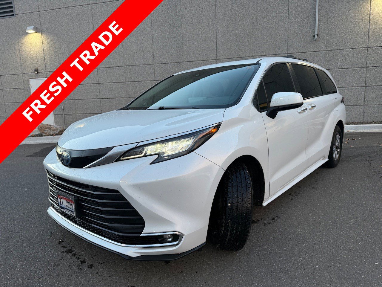 2022 Toyota Sienna XLE's photo