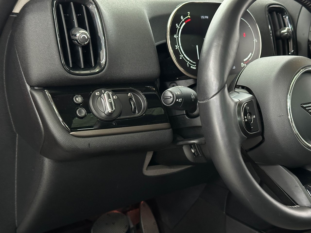 2022 Mini Cooper Signature photo 25