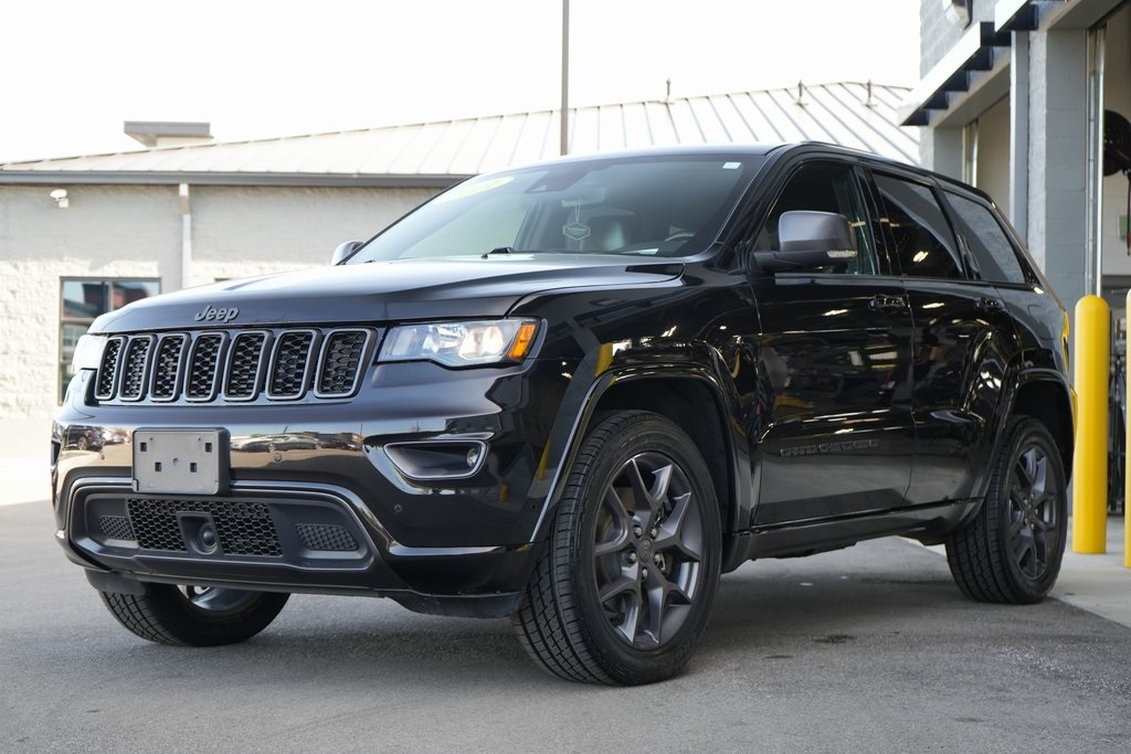 2021 Jeep Grand Cherokee Anniversary Edition photo 3