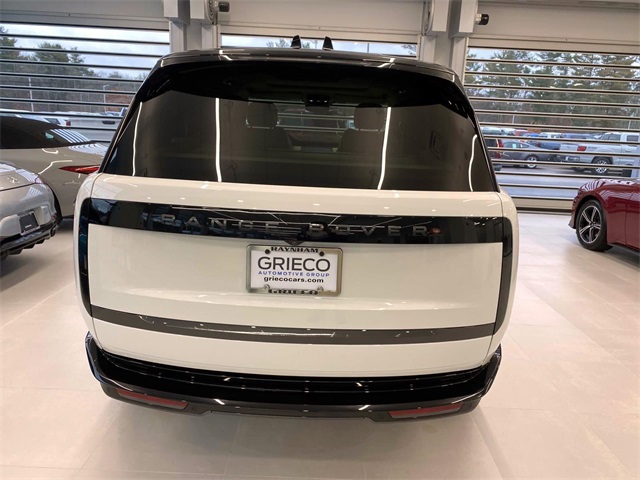 2025 Land Rover Range Rover SE photo 3