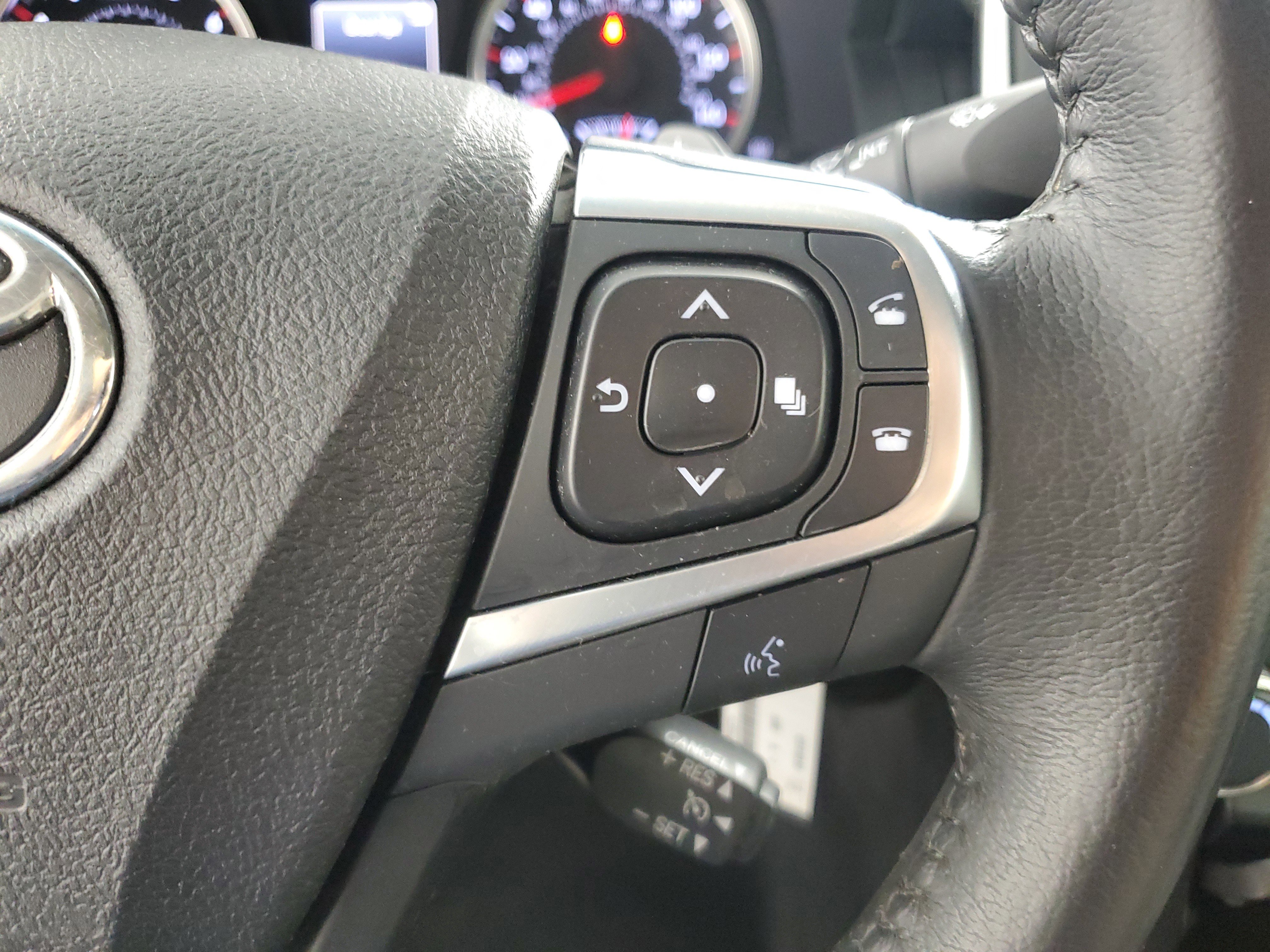 Used 2017 Parisian Night Pearl Toyota SE image 21