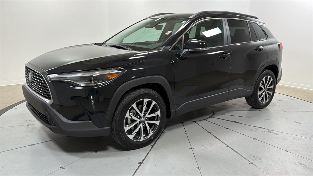 2025 Toyota Corolla Cross XLE's photo
