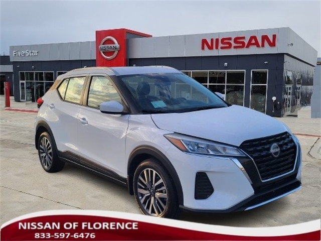 2024 Nissan Kicks SV's photo