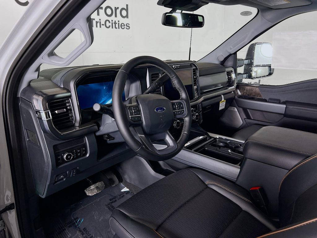 2025 Ford F-350 Lariat photo 3