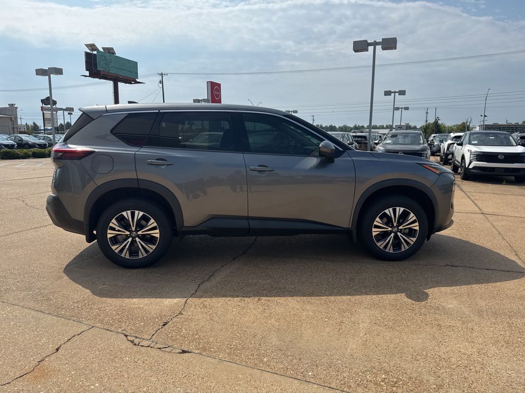 2021 Nissan Rogue SV photo 4