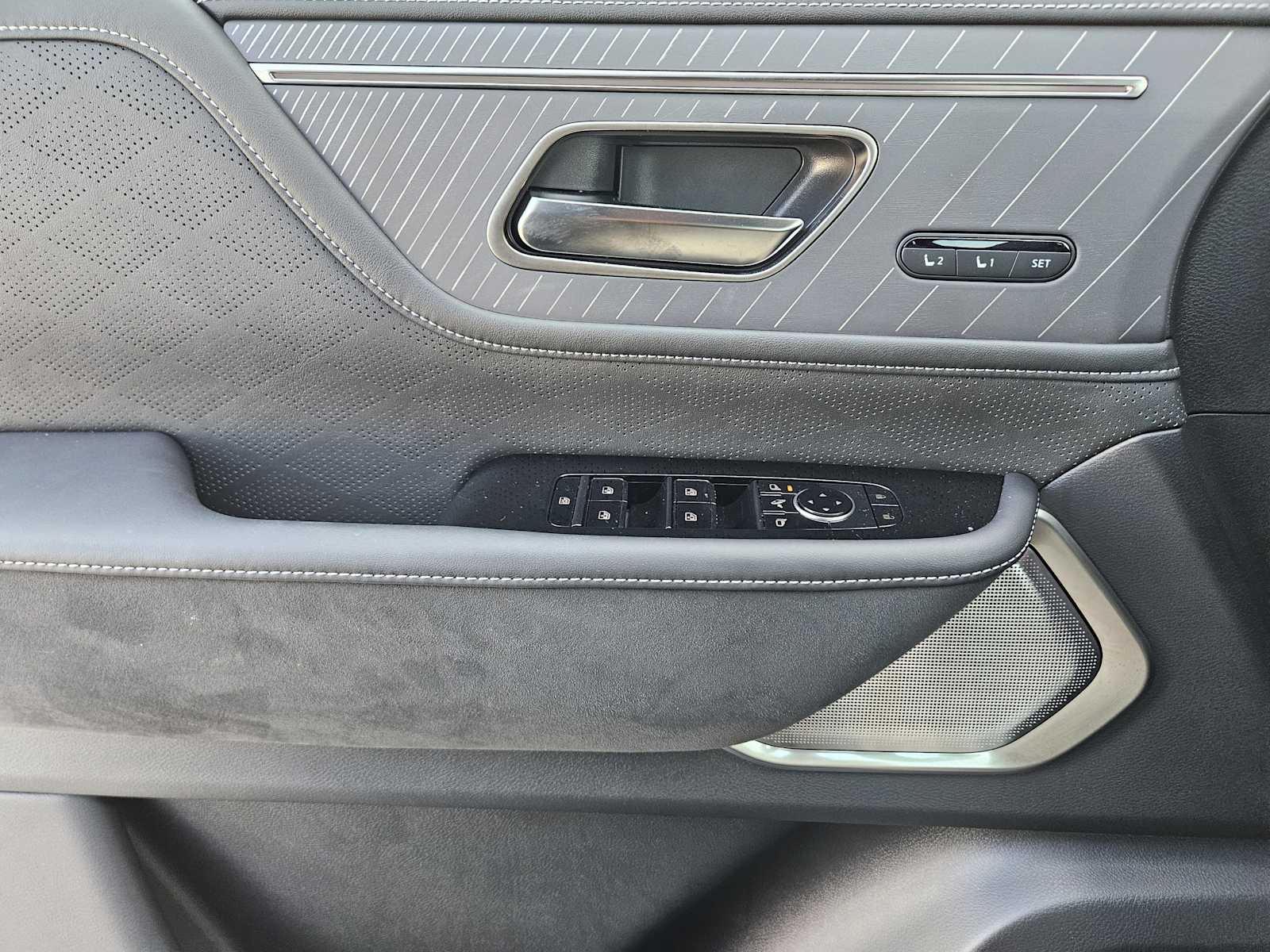 2025 Infiniti QX80 photo 16