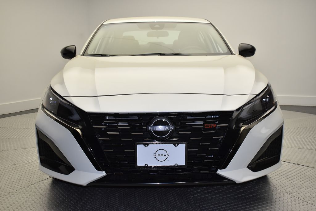 2025 Nissan Altima SR photo 2