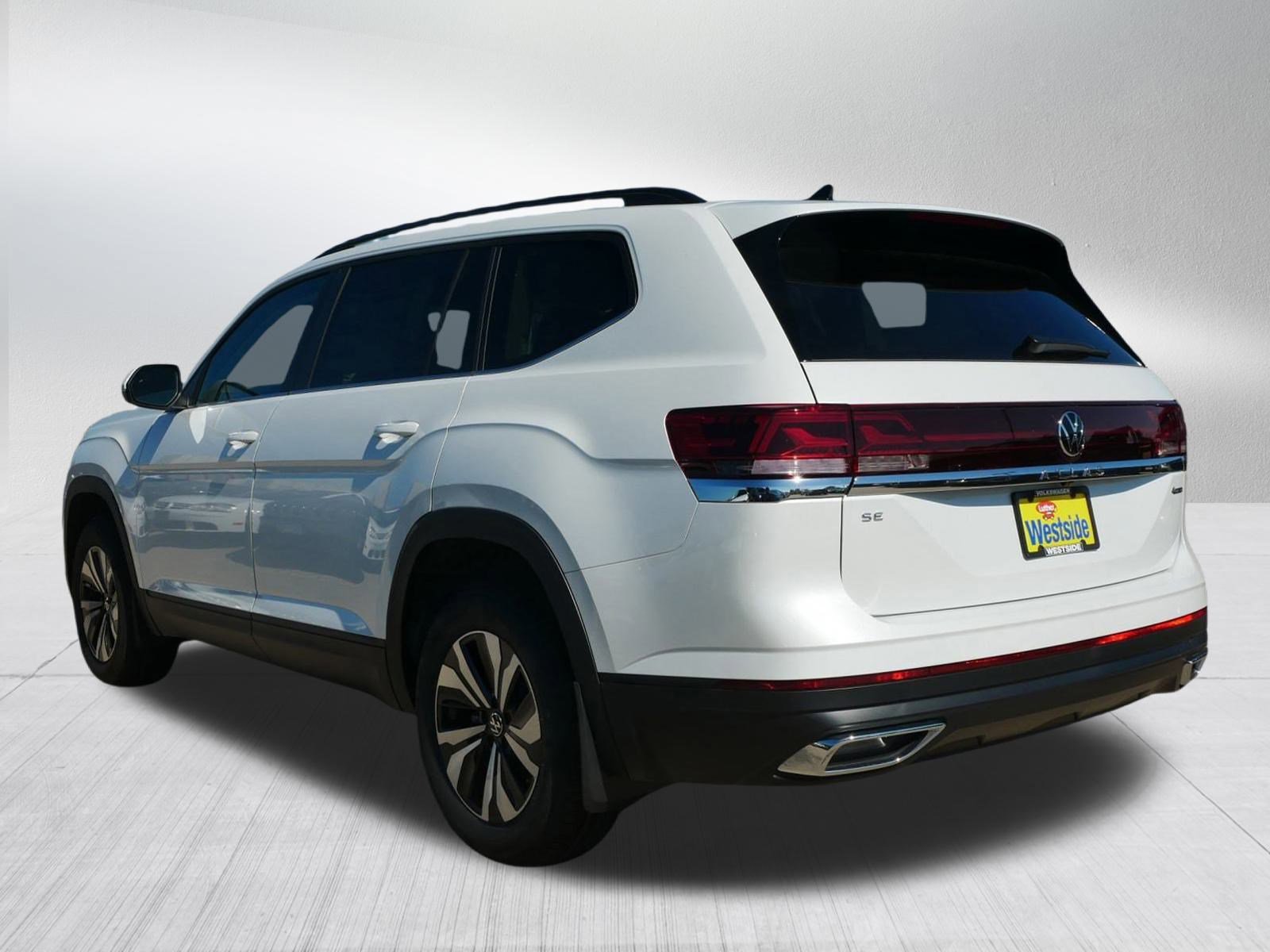 2026 Volkswagen Atlas SE photo 2