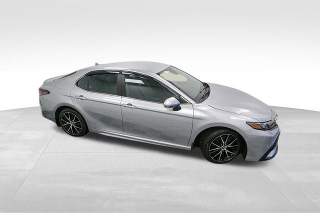 2022 Toyota Camry SE photo 5