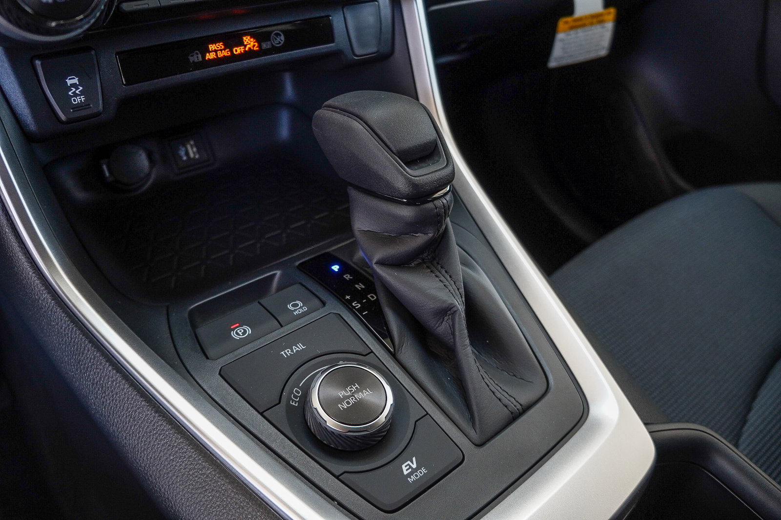 2025 Toyota RAV4 Hybrid LE photo 20