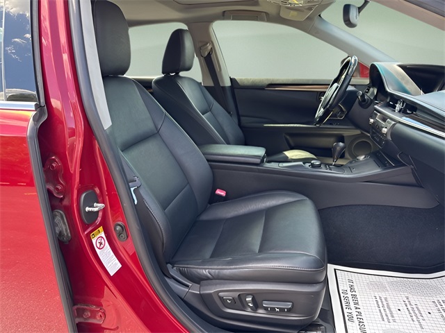 2013 Lexus ES 350 photo 13