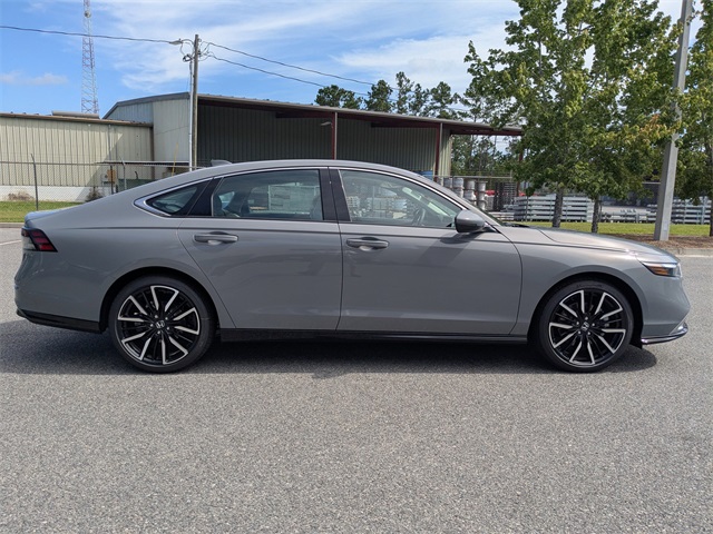 2025 Honda Accord Hybrid Touring photo 3