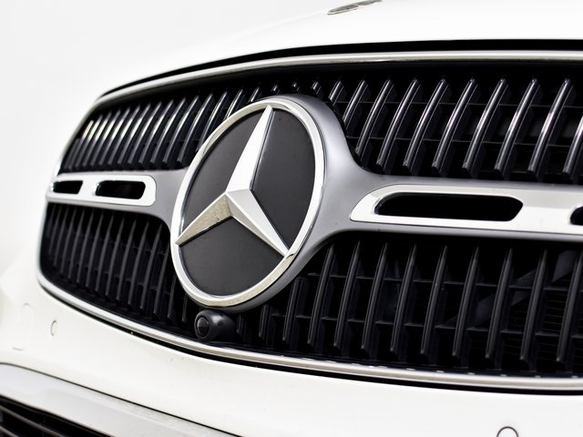 2023 Mercedes Benz GLC 300 photo 3