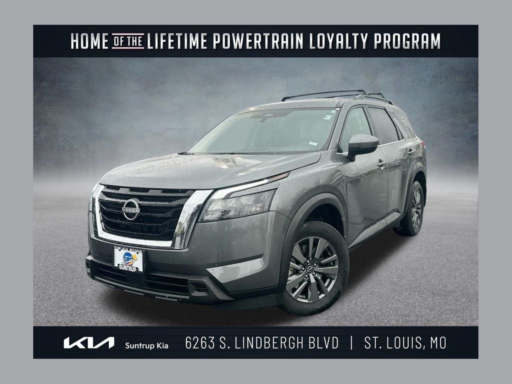 2024 Nissan Pathfinder SV's photo