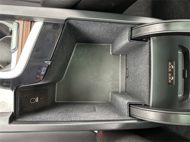 2023 Volvo XC60 B5 Plus photo 11