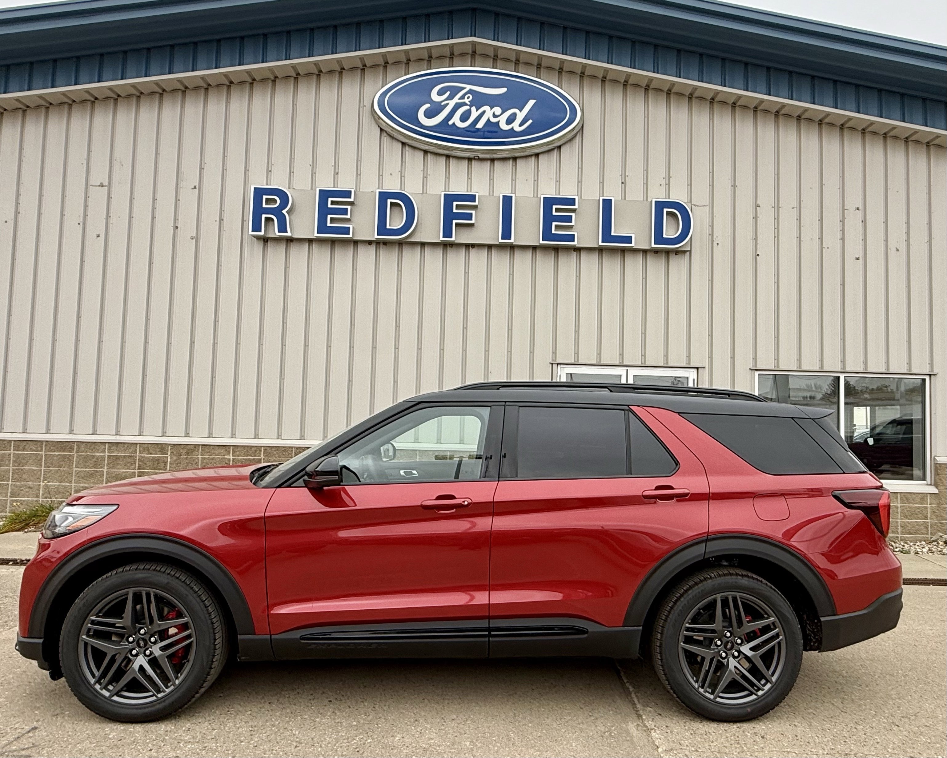 2025 Ford Explorer ST's photo