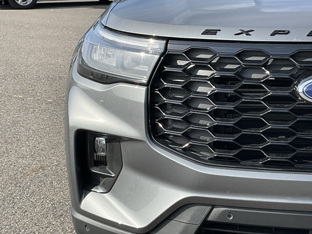 2025 Ford Explorer ST-Line photo 2