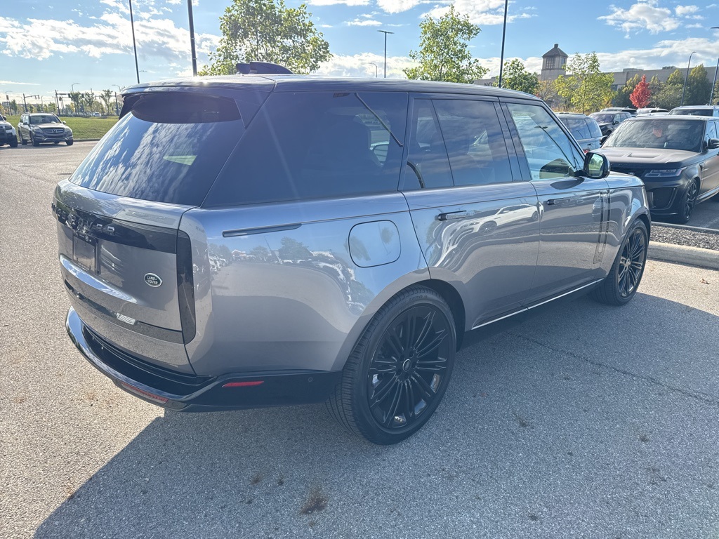2023 Land Rover Range Rover SE photo 5