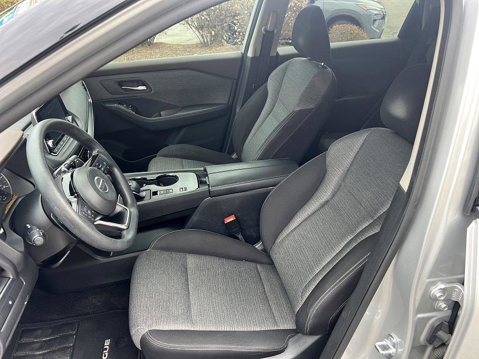 2021 Nissan Rogue SV photo 14