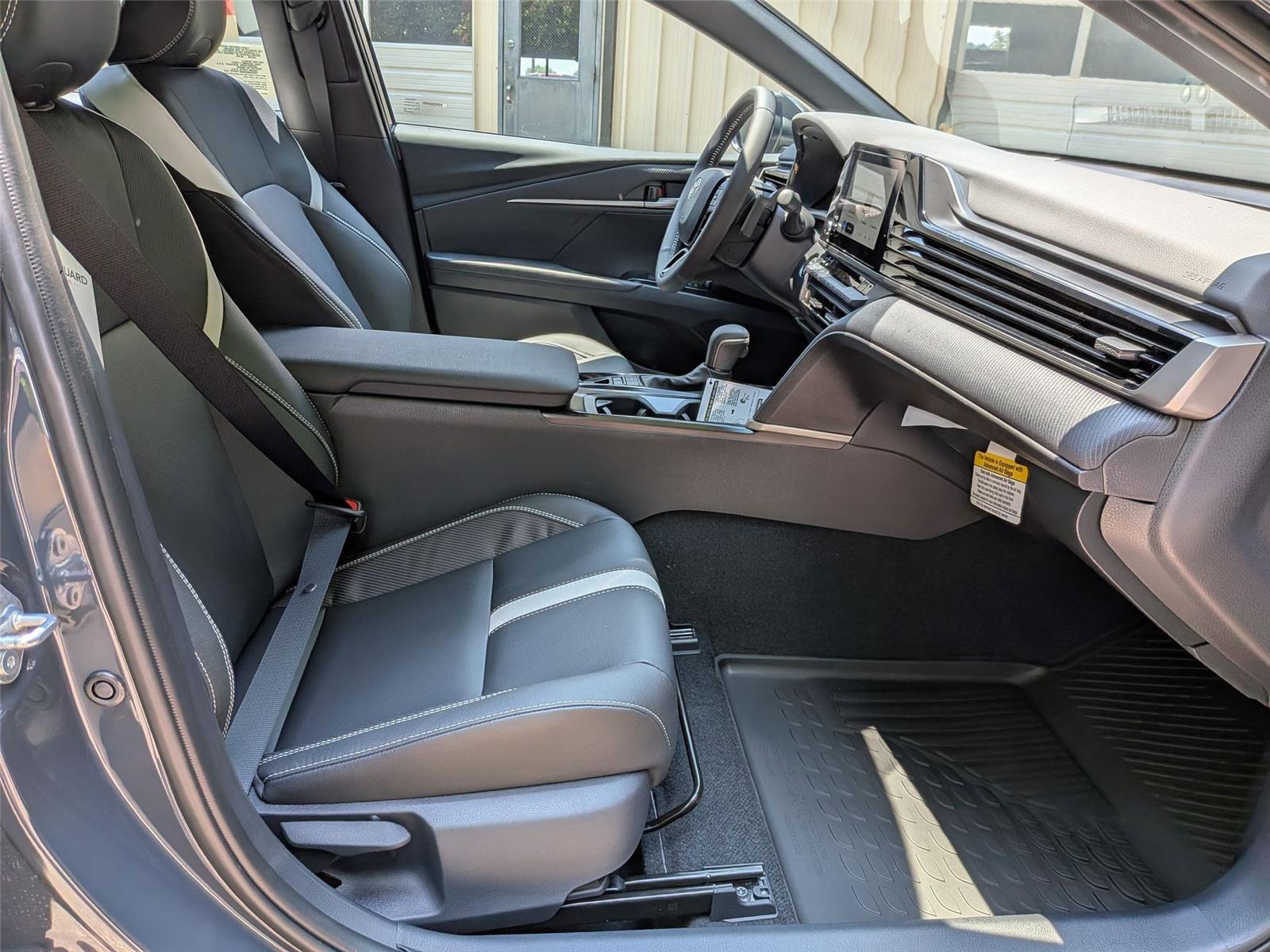 2025 Toyota Camry SE photo 34