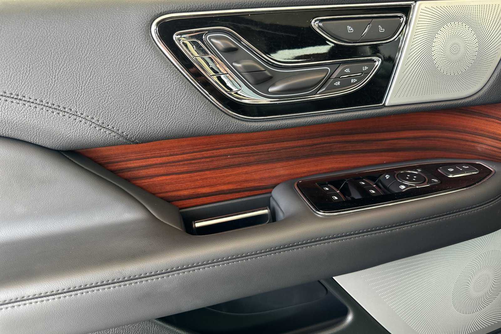 2024 Lincoln Navigator L Reserve photo 10