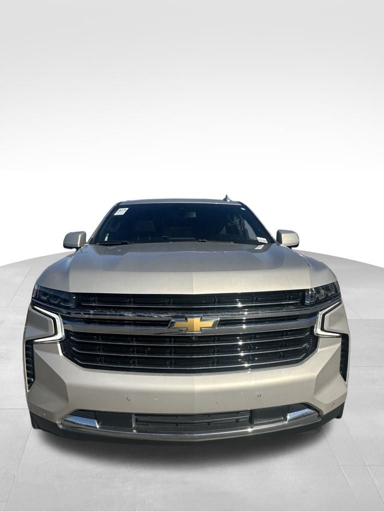 2022 Chevrolet Suburban LT photo 2