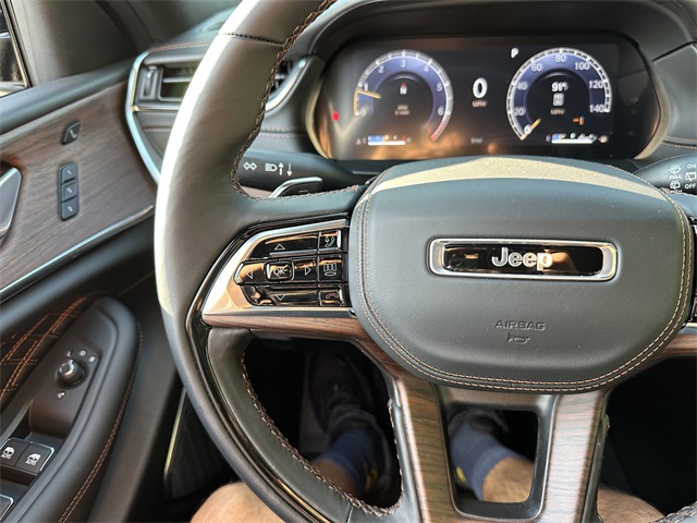 2025 Jeep Grand Cherokee L Summit photo 38